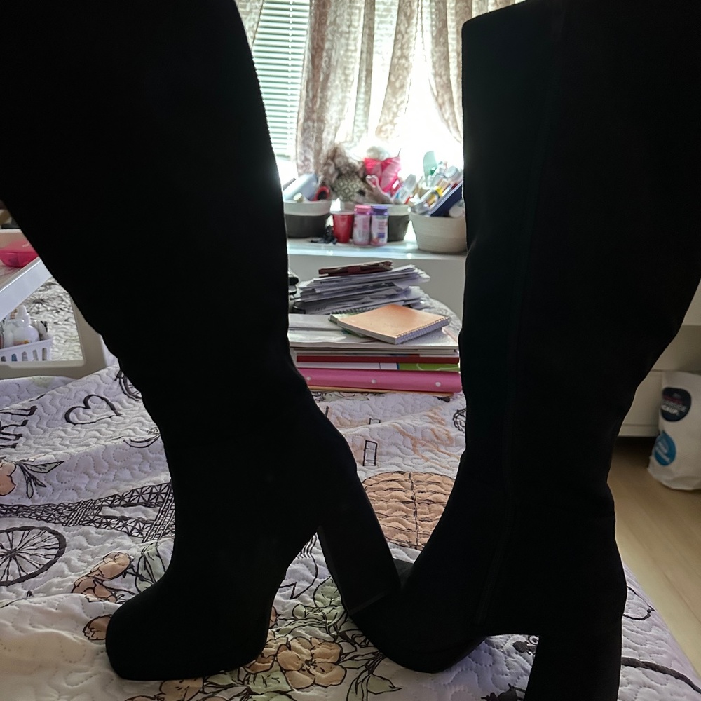 Black Suede Knee High Boots Block-high heels - Picture 1 of 6